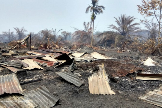 Huge fire in Rokan Hilir, destroying farmlands and villagers' belongings. © Romesh Irawan / Pantau Gambut
