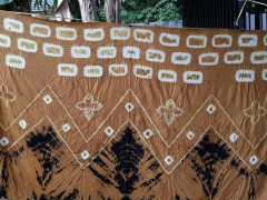 A sample of Sasirangan fabric using natural dyes ©IG @anekakaryasasirangan