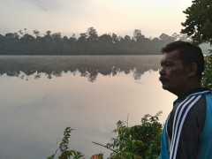 Dahlan, oil palm farmer and community leader in Dosan Village © Zamzami