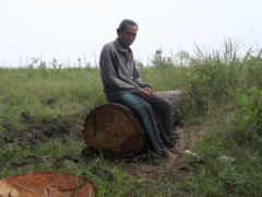 Ruslan is sharing the glory past of Riding Village ©Parliza Hendrawan